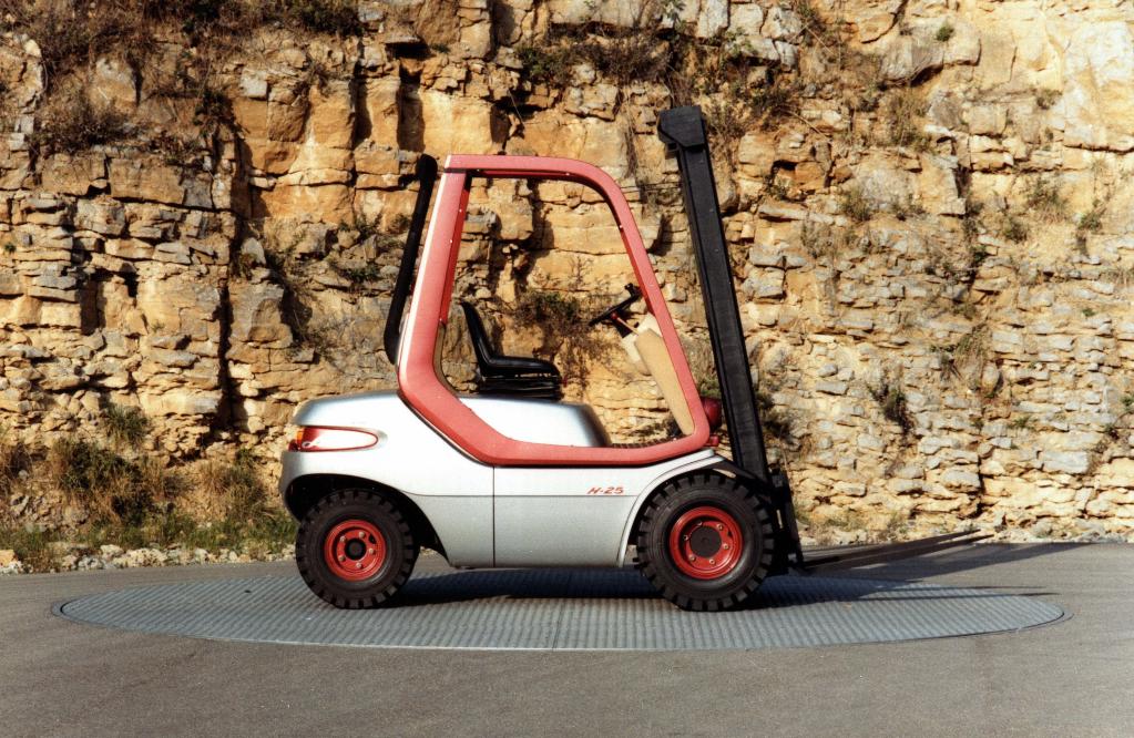 Das Design des Linde-Gabelstaplers (1984) stammt von Porsche und Zeichnet sich durch besondere Ergonomie aus.
