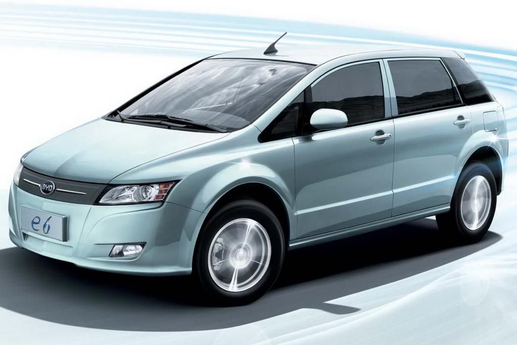 Der Hersteller BYD testet seinen elektrischen Kompaktvan e6 derzeit bereits in 100 Exemplaren bei Firmen und Behörden. 