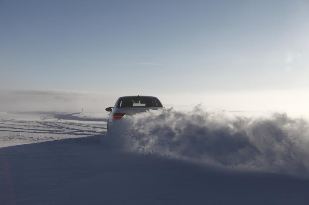 Der Schnee glitzert in der Sonne