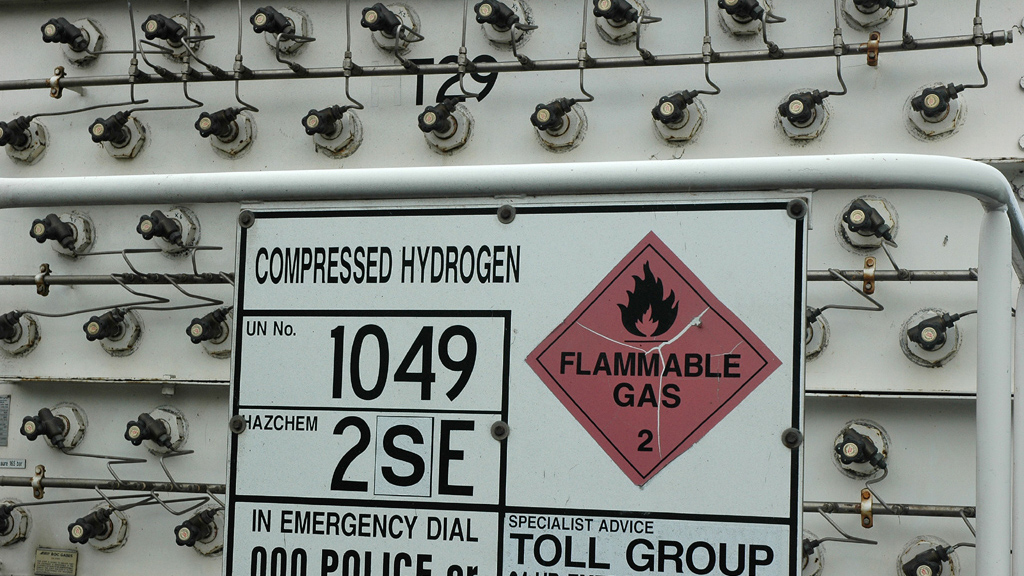 Der Wasserstoff wird hiermit direkt zu den mobilen Betankungsstationen transportiert. 
