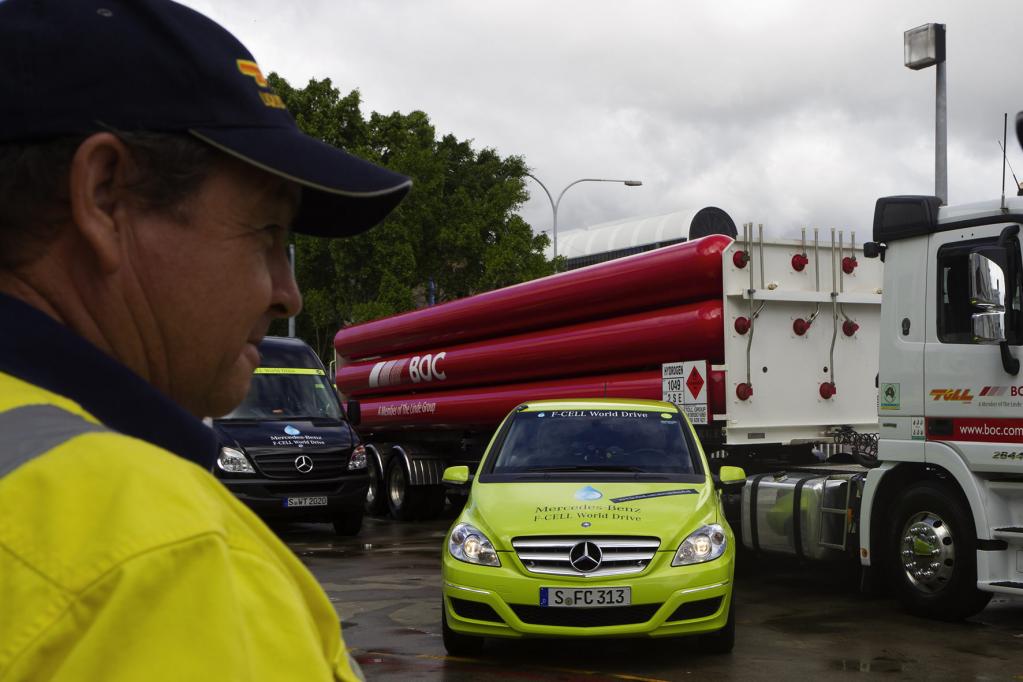 Der Wasserstofftransporter und ein Sprinter mit einer Pumpe von Linde bildeten die mobile Wasserstofftankstelle. 