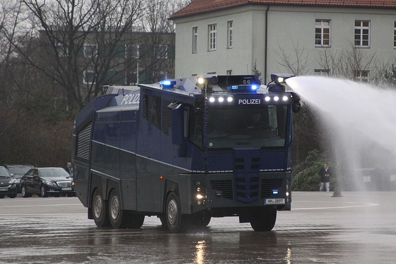 Der Wawe 10000 hat Platz für 4-5 Personen
