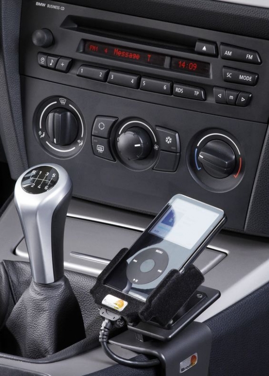 Der i-Pod kann mit der i-Pod FM-Schnittstelle von AIV verbunden werden, Bild: AIV