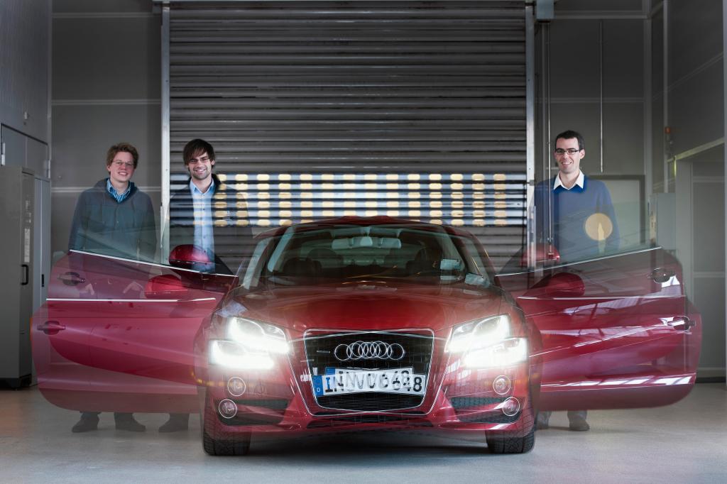 Die Langzeitbelichtung verrät das Wankpotenzial des Audi