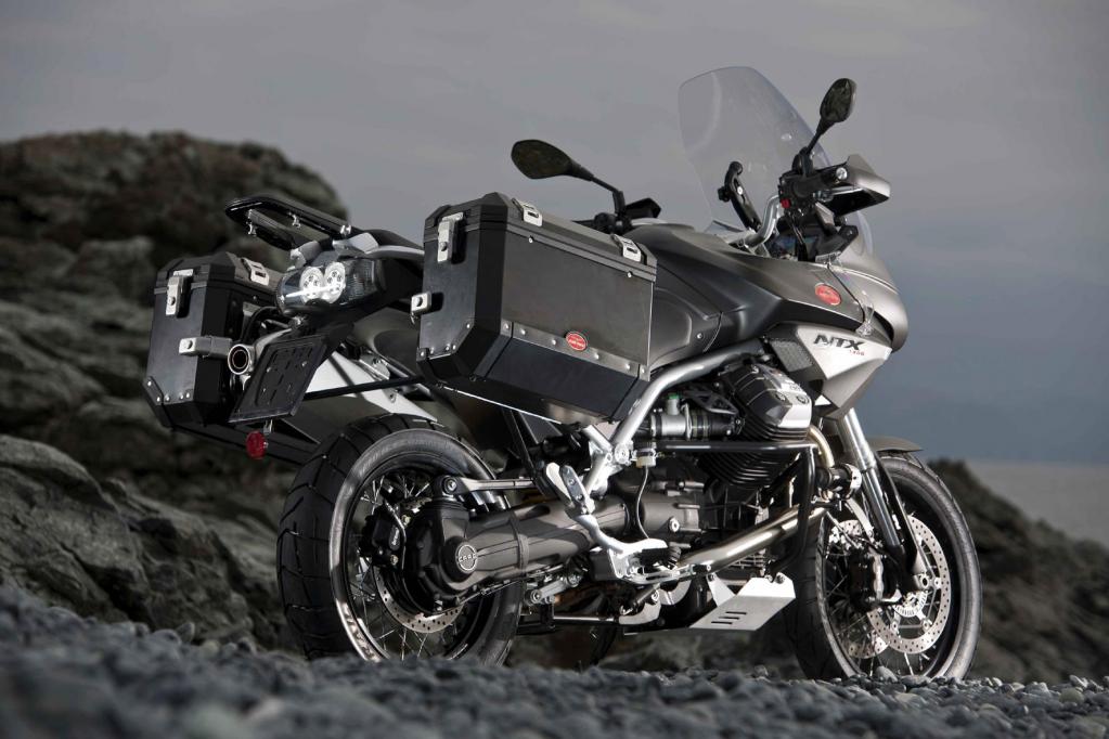 Die Moto Guzzi Stelvio ist eine imposante Erscheinung. 