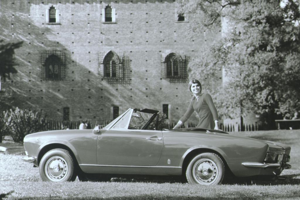 Direkter Konkurrent: der Fiat124SportSpider von 1966