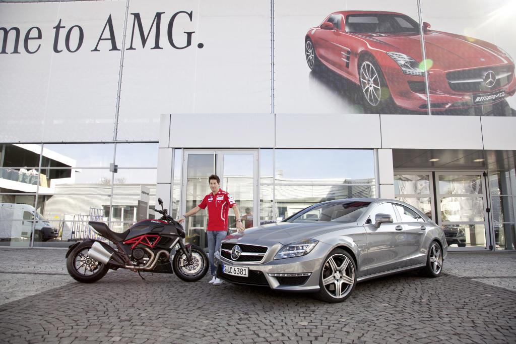 Ducati MotoGP-Werksfahrer Nicky Hayden übernimmt neuen CLS 63 AMG