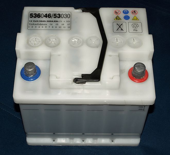 Eine defekte Autobatterie führt häufig zu Pannen