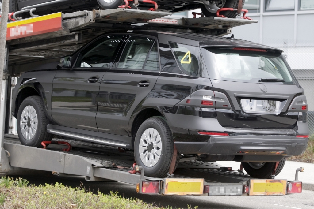 Erwischt: Erlkönig Mercedes ML – Mercedes wird verladen