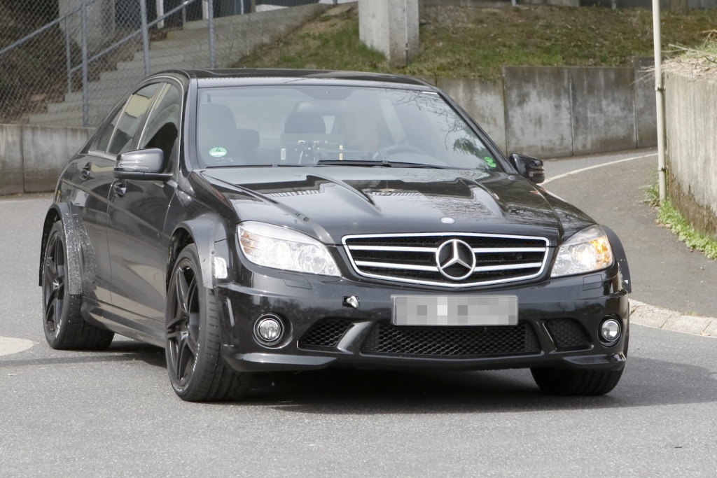 Erwischt: Mercedes C63 AMG Black Series –  Mercedes trägt wieder schwarz