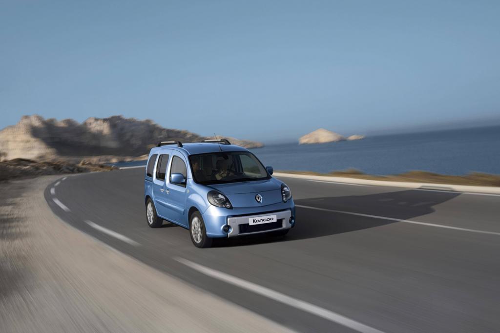 Fast schon niedlich fährt der Renault Kangoo vor