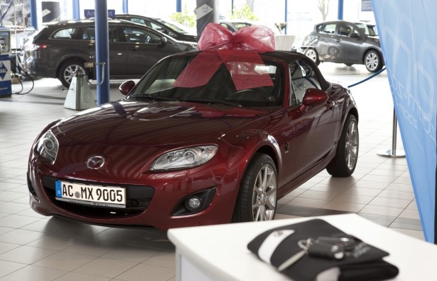 Feierliche Übergabe des 900 000sten Mazda MX-5