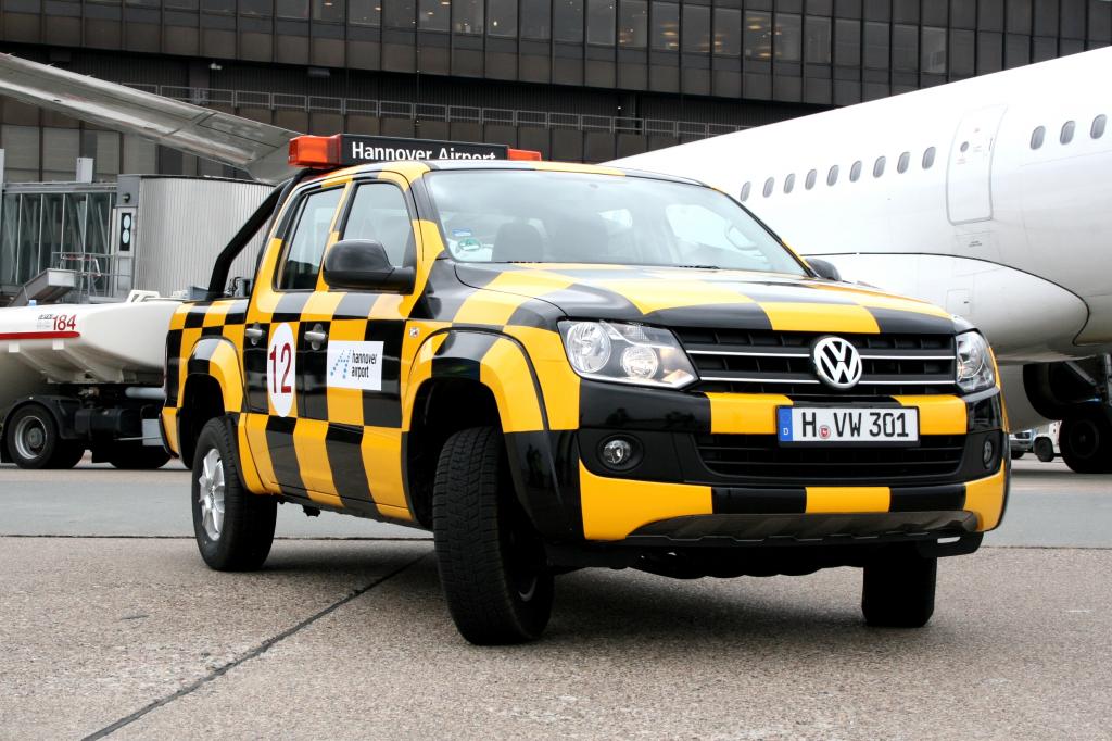 Follow me: Der Flughafen Hannover erhielt einen Volkswagen Amarok als neues Fahrzeug für das Rollfeld.