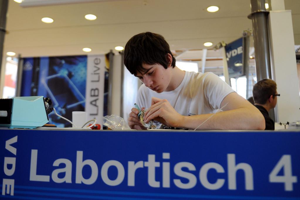 Früh übt sich, wer ein Ingenieur werden will: Nach Einschätzung der Elektronik-Branche werden Ingenieure im Zuge des Aufkommens alternativer Antriebe in Zukunft knapp werden. 