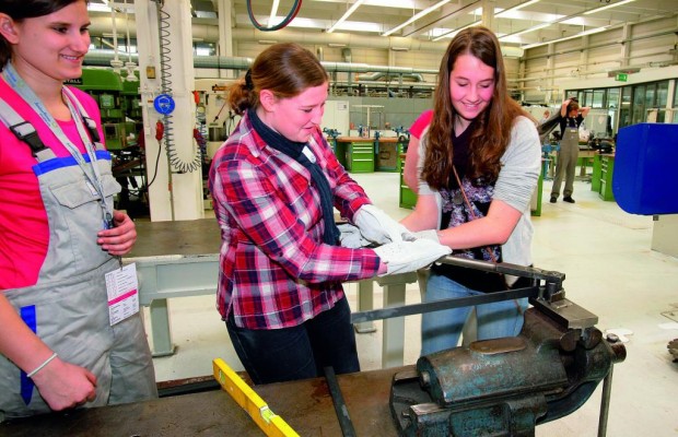 Girls’ Day: 1500 Schülerinnen lernen Technik-Berufe bei VW kennen