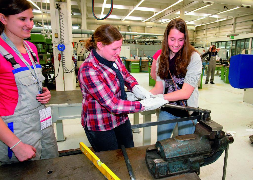 Girls’ Day: 1500 Schülerinnen lernen Technik-Berufe bei VW kennen