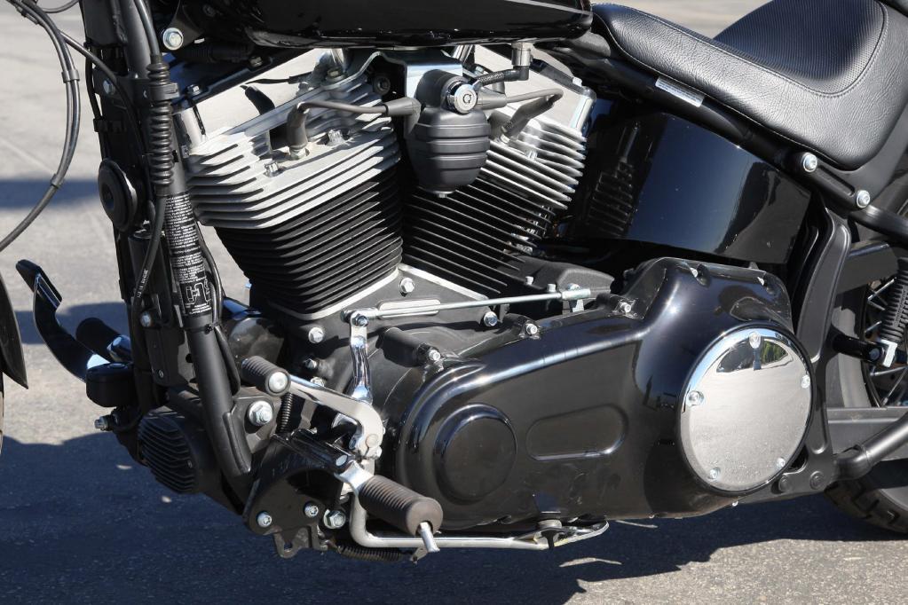 Harley-Davidson Softail Blackline: Chopper pur 