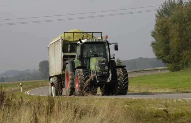 Landwirtschaftsverkehr - Unfallforscher warnen vor Traktoren