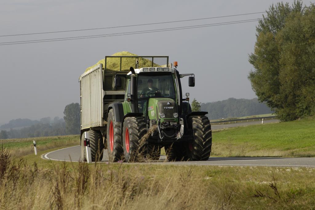 Landwirtschaftsverkehr - Unfallforscher warnen vor Traktoren