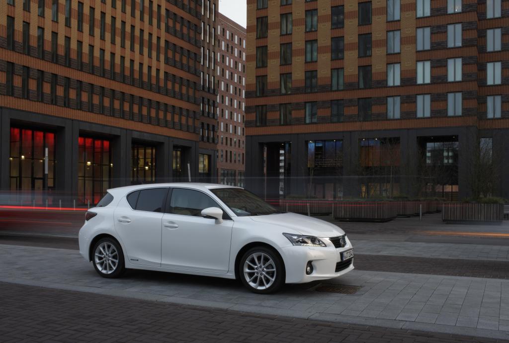 Lexus CT 200h.