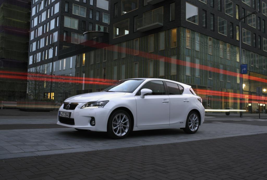 Lexus CT 200h.