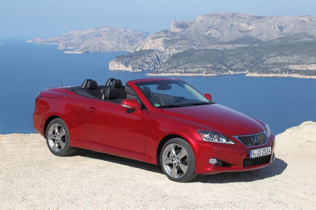 Lexus IS 250C.