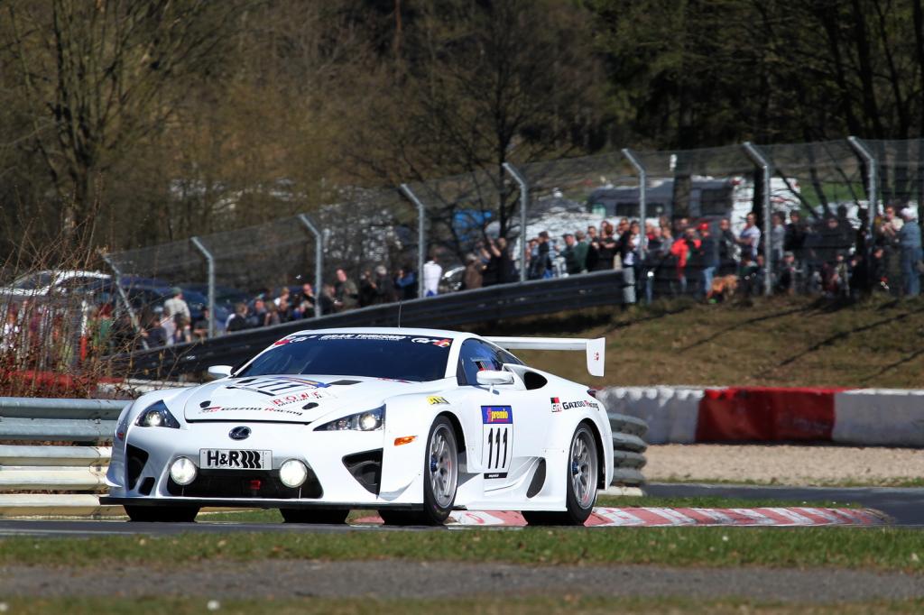 Lexus LFA auf der Nordschleife des Nürburgrings.