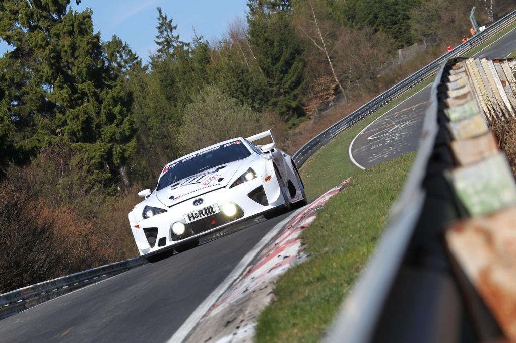 Lexus LFA auf der Nordschleife des Nürburgrings.