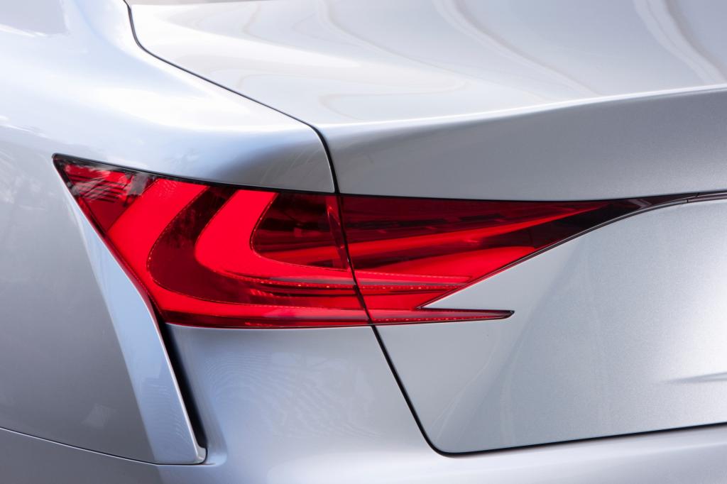 Lexus gibt mit der Hybrid-Konzeptstudie LF-Gh einen Ausblick auf das künftige Design der Marke