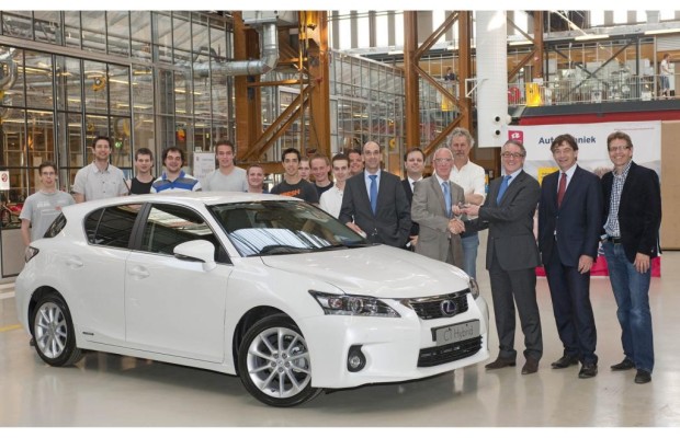 Lexus zur Schulung von Ingenieursnachwuchs übergeben 