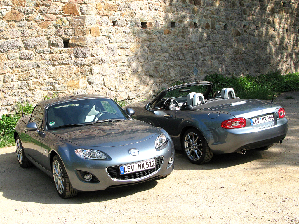 MX-5 Kaminari: Einmal offen, einmal geschlossen. 