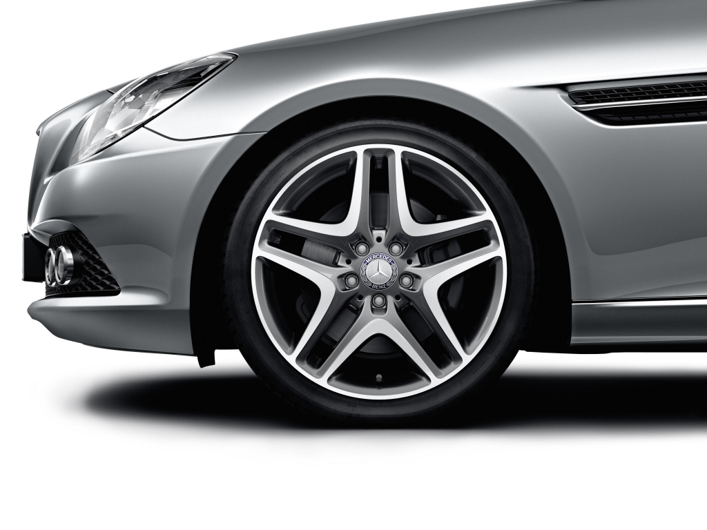 Mercedes-Benz Accessories mit neuen Leichtmetall-Bicolor-Rädern