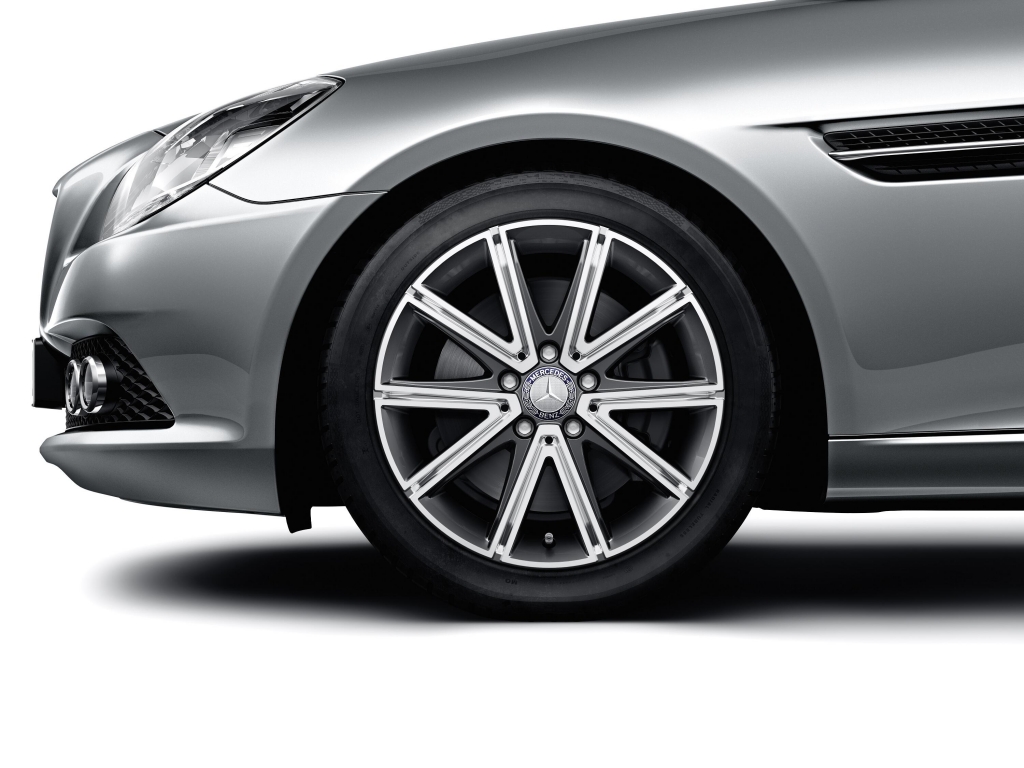 Mercedes-Benz Accessories mit neuen Leichtmetall-Bicolor-Rädern