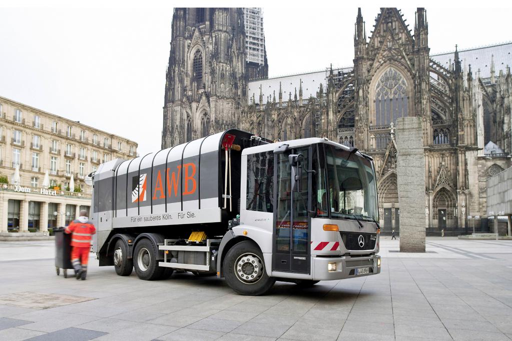 Mercedes: Umweltfreundliche Erdgas-Motoren für Lkw 