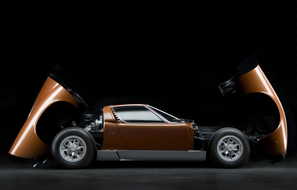 Motor- und Fronthaube des Miura sind komplett hochklappbar