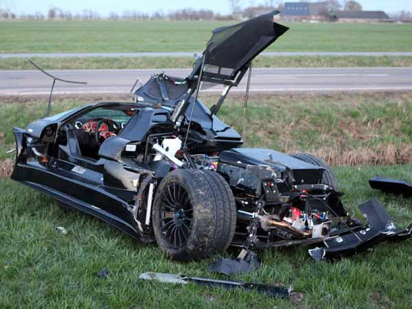 Nur noch Schrott: Crash mit 300.000 Euro Gumpert Apollo