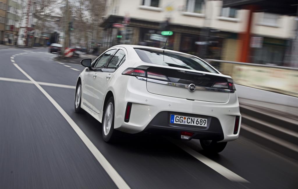 Opel Ampera.