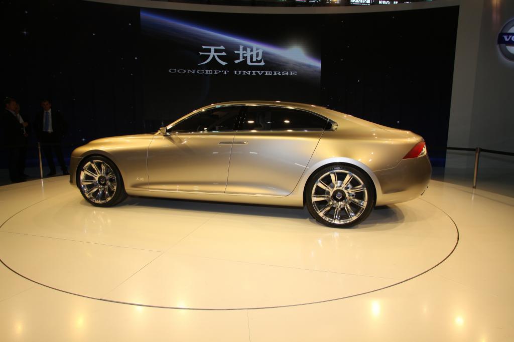 Shanghai 2011: Volvo zeigt extralanges Concept Universe