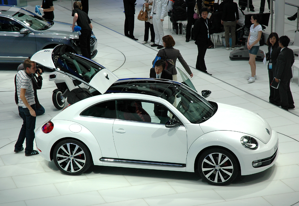 VW Beetle: Selbst ein Panorama-Glasdach ist möglich. 
