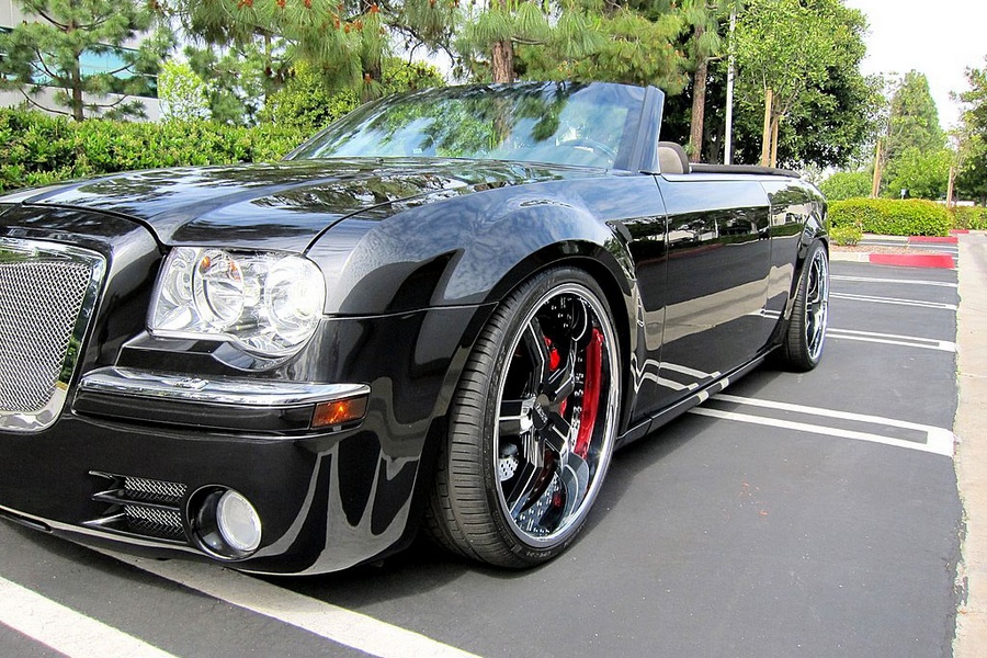 Von vorne könnte man tatsächlich meinen es handele sich um einen Bentley, Foto: Ebay
