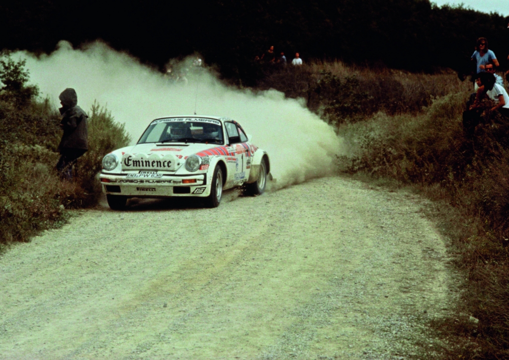 Walter Röhrl und Christian Geistdörfer mit dem Porsche 911 SC..
