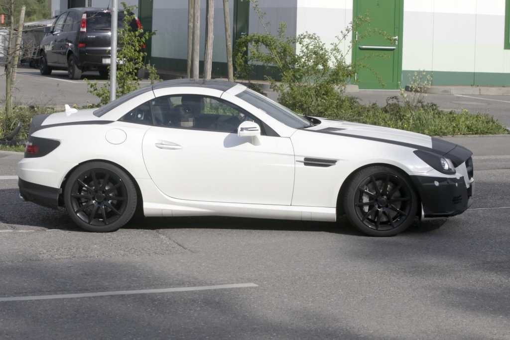 Zudem ist zu vernehmen, dass der 5.5-Liter allmählich das derzeit verbaute 6.2-Liter-Aggregat der 63 AMG Modelle ablösen könnte.| fotos: lehmann photo-syndication