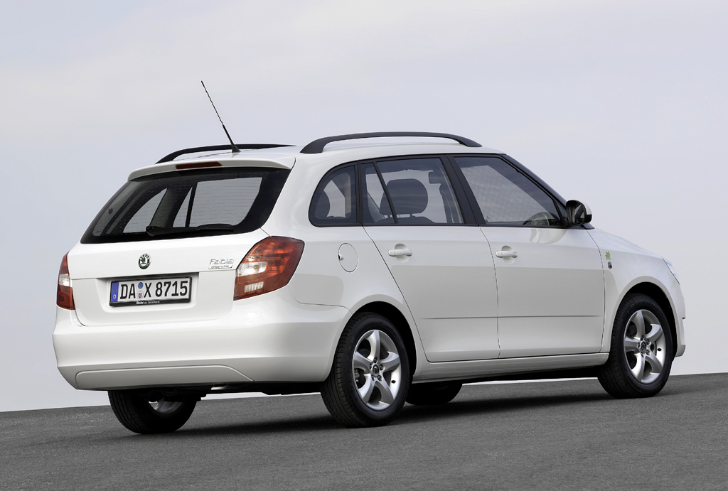 Škoda Greenline: Der Fabia-Kombi in Heck-/Seitenansicht.