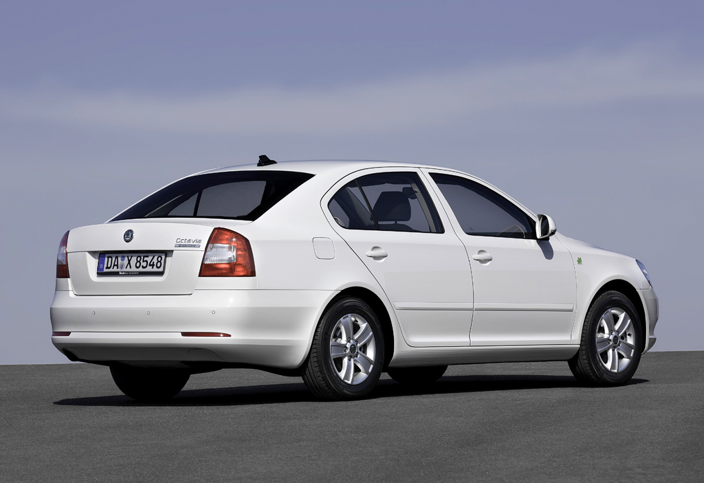 Škoda Greenline: Die Octavia-Limousine in Heck-/Seitenansicht.