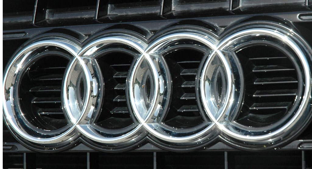 Audi A5 Coupé Diesel: Das Markenlogo, die vier Ringe, sitzen im oberen Teil des Kühlergrills.