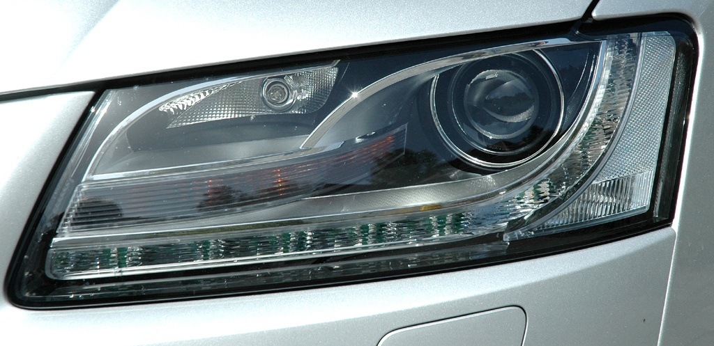 Audi A5 Coupé Diesel: Moderne Leuchteinheit vorn.