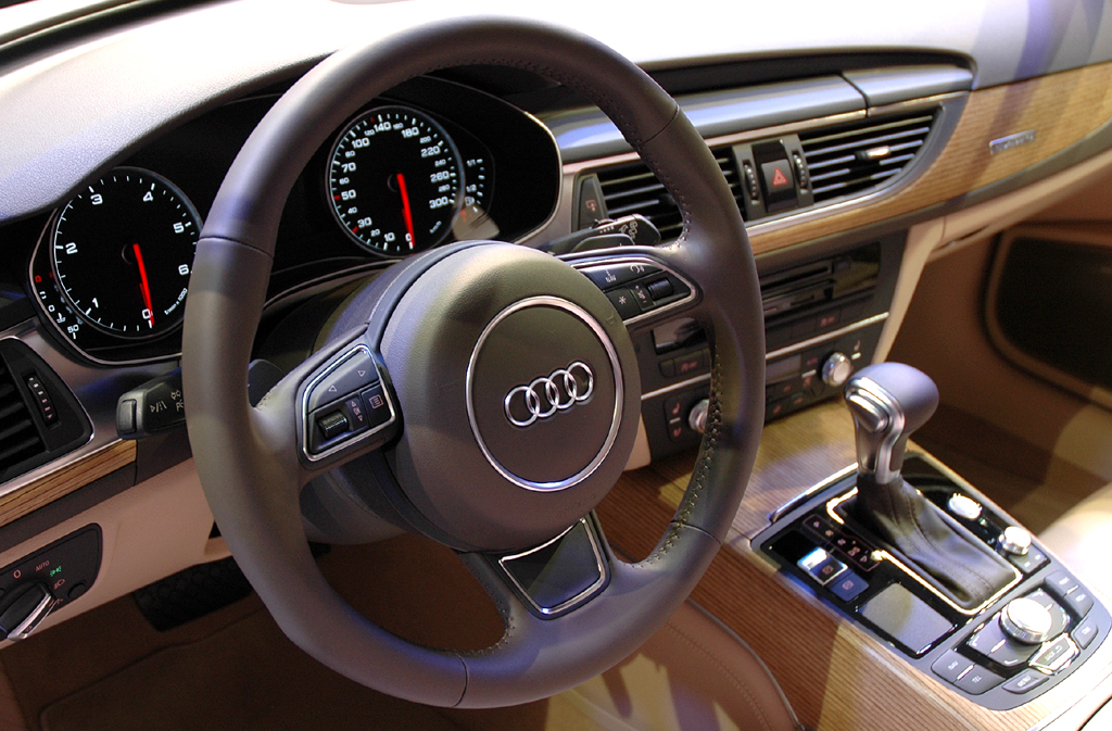 Audi A6 Avant: Blick ins Cockpit und in den überaus wertigen Innenraum. 