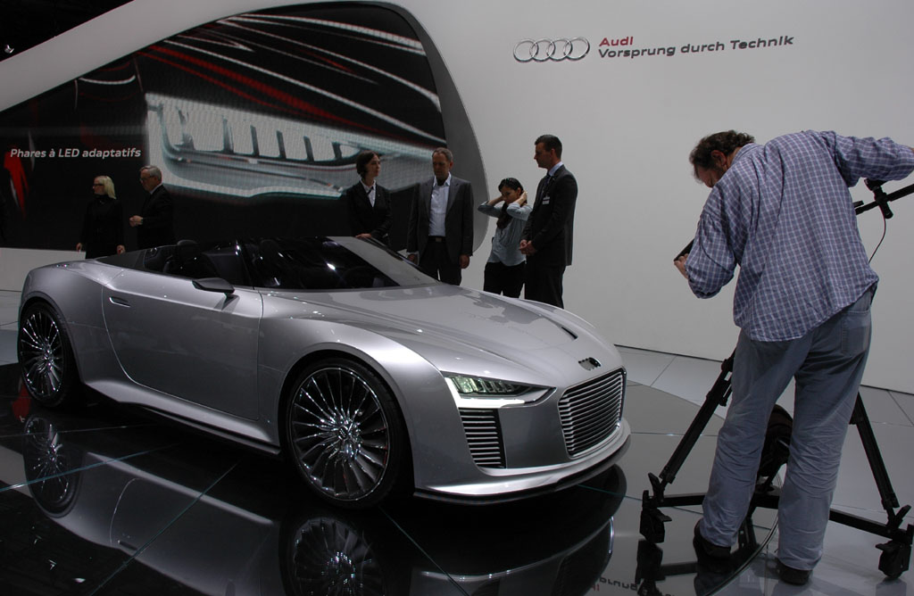 Audis e-tron-Spyder-Konzeptauto 2010 in Paris.