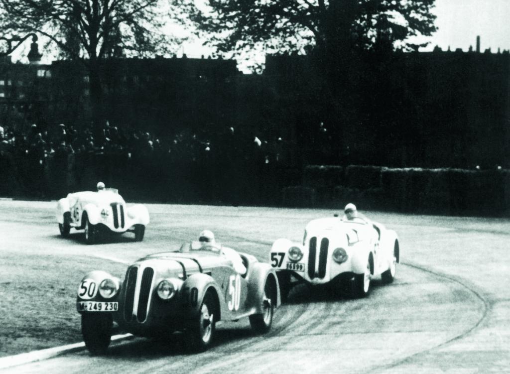 BMW 328 beim Hamburger Stadtparkrennen (1939).