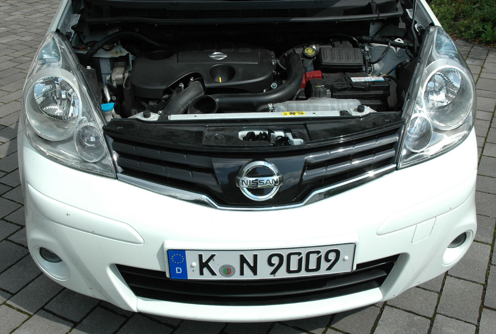 Blick unter die Note-Motorhaube.
